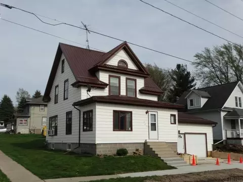 307 NE 1st St, Waukon, IA 52172