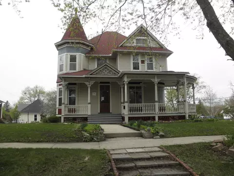 516 N Clark St, Forest City, IA 50436
