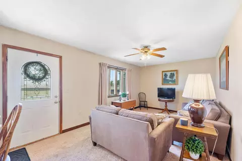 607 E 13th St, Vinton, IA 52349 photo 6