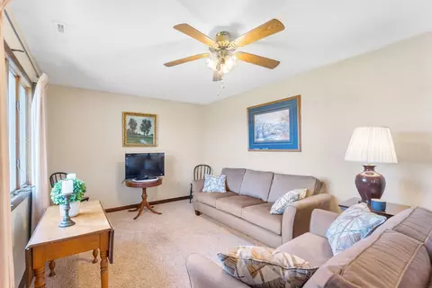 607 E 13th St, Vinton, IA 52349 photo 9