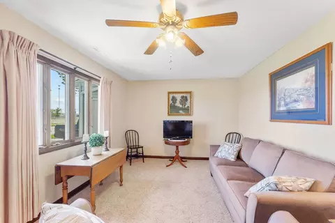 607 E 13th St, Vinton, IA 52349 photo 8