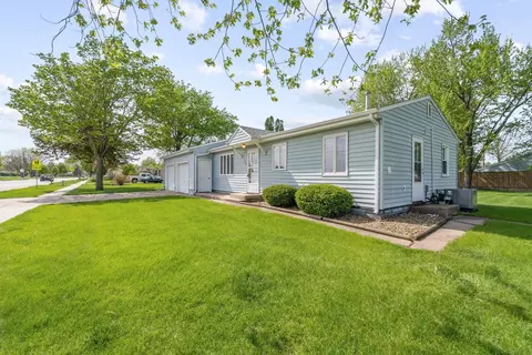 607 E 13th St, Vinton, IA 52349 photo 5