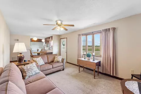 607 E 13th St, Vinton, IA 52349 photo 7