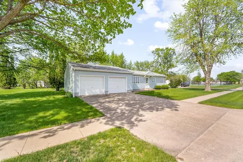 607 E 13th St, Vinton, IA 52349 photo 4
