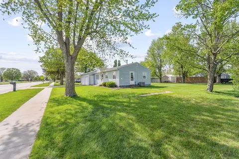 607 E 13th St, Vinton, IA 52349 photo 3