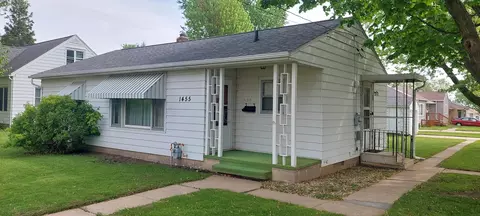 1455 W 11th St, Waterloo, IA 50702