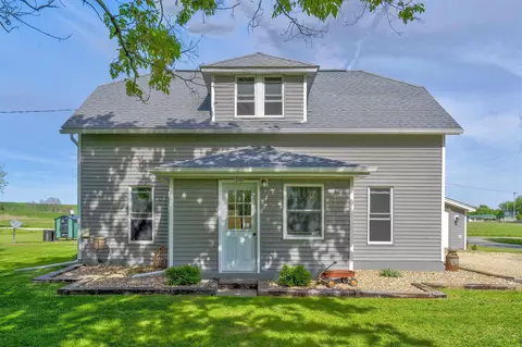 310 Iowa St, Dundee, IA 52038