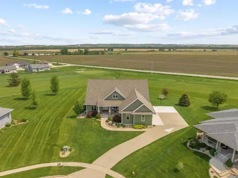 1709 Palmer Ct, Parkersburg, IA 50665