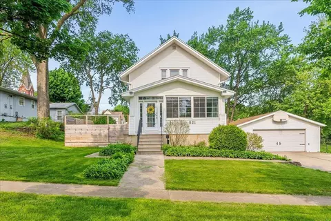 821 Grove St, Cedar Falls, IA 50613