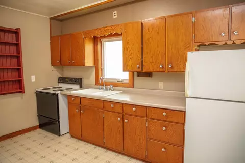 614 3rd St, Plainfield, IA 50666 photo 4