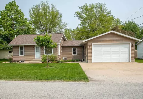 614 3rd St, Plainfield, IA 50666