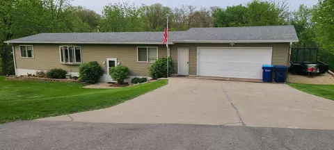 111 Sunset Ln, Guttenberg, IA 52052