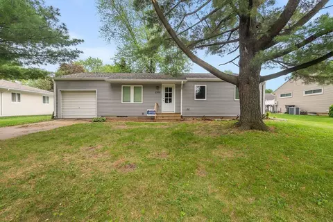 2305 Valley High Dr, Cedar Falls, IA 50613
