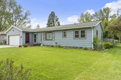 212 W Benton St, Hazleton, IA 50641