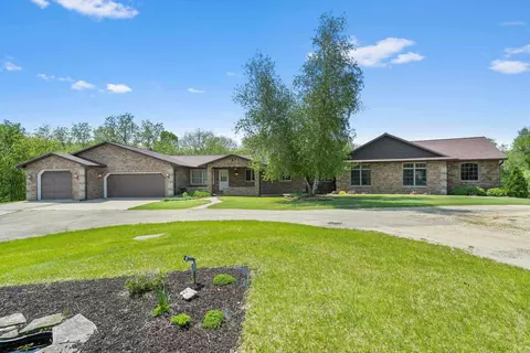 1463 180th Ave, Manchester, IA 52057