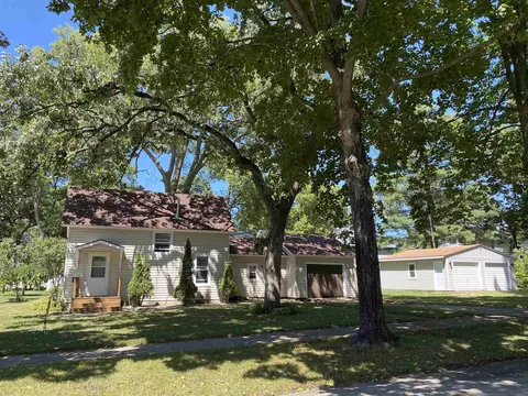207 Clark St, Charles City, IA 50616