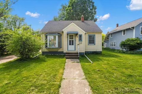 1509 Tremont St, Cedar Falls, IA 50613
