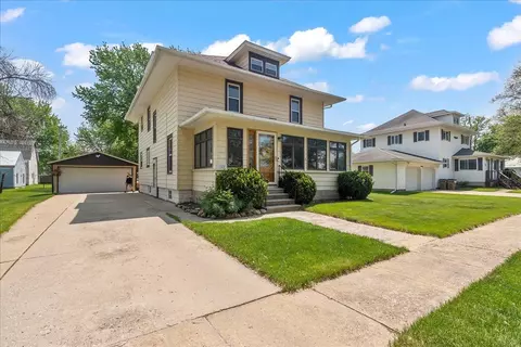 113 1st St N, Hazleton, IA 50641