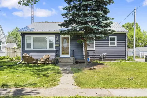 221 Hawthorne Ave, Waterloo, IA 50702