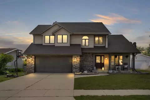 615 Hearthside Dr, Cedar Falls, IA 50613