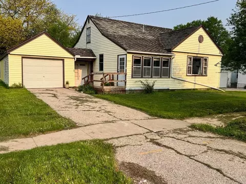314 S Main St, Monona, IA 52159