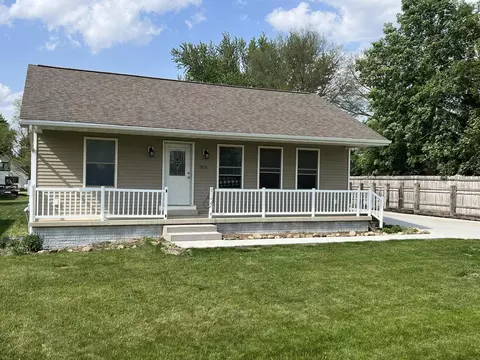 703 E Linn St, Quasqueton, IA 52326