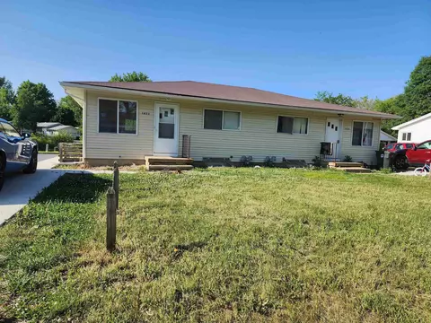 1421-1423 Starview Dr, Cedar Falls, IA 50613