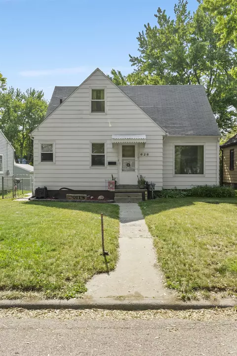628 Wallgate Ave, Waterloo, IA 50701