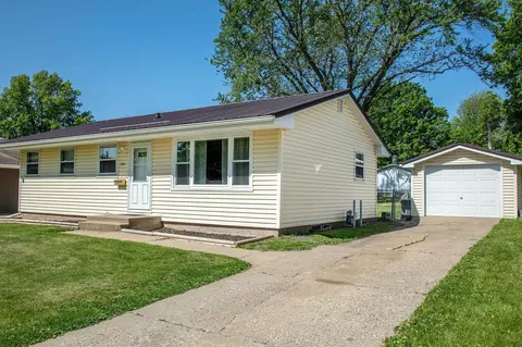 1014 SE 2nd St, Waverly, IA 50677