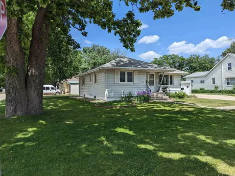 630 W 3rd Ave, Cresco, IA 52136