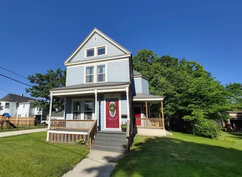 308 S Tama St, Manchester, IA 52057