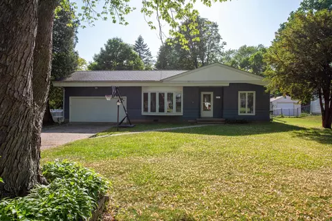 3119 Hillcrest Dr, Cedar Falls, IA 50613