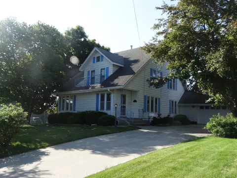 306 1st Ave NW, Waukon, IA 52172