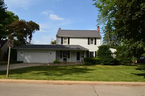 319 Kenilworth Rd, Waterloo, IA 50701