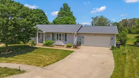 4705 Edgebrook Dr, Waterloo, IA 50701
