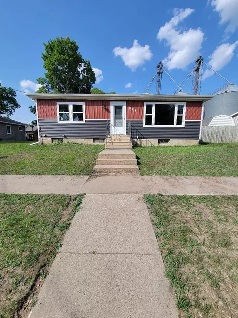 900 4th St, La Porte City, IA 50651