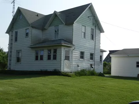 1333 Badger Rd, Waukon, IA 52172