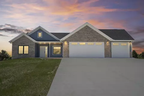 22503 186th Ave, Manchester, IA 52057