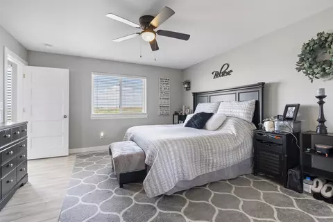 811 Grindstone Cir, Waterloo, IA 50702 photo 11