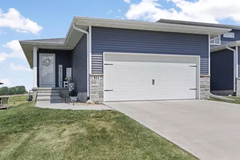 811 Grindstone Cir, Waterloo, IA 50702 photo 2