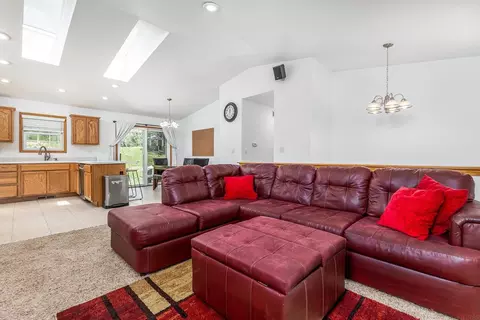 2093 Bald Eagle Ct, Dubuque, IA 52001 photo 4
