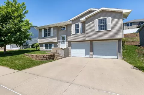 2093 Bald Eagle Ct, Dubuque, IA 52001 photo 2