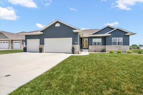 1722 Vera Way, Cedar Falls, IA 50613