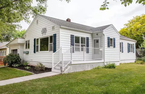 901 SE 1st Ave, Waverly, IA 50677