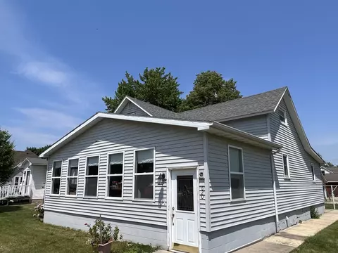 620 Nash St, Aplington, IA 50604