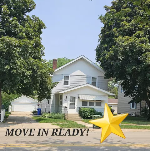 1105 Clark St, Charles City, IA 50616