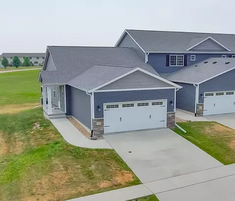 1112 Loren Dr, Cedar Falls, IA 50613