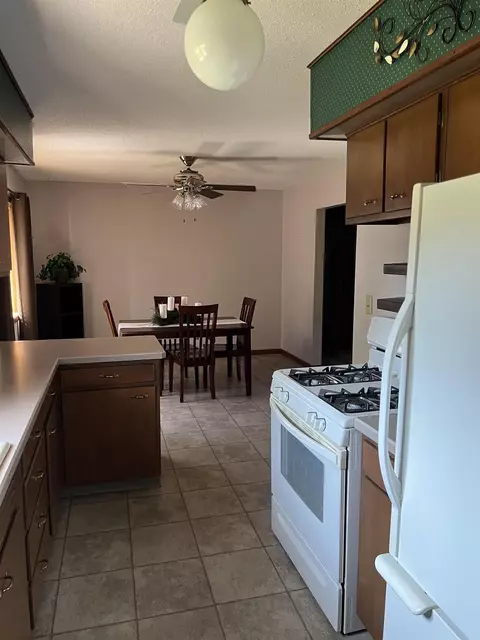 320 Howard St, Sumner, IA 50674 photo 6