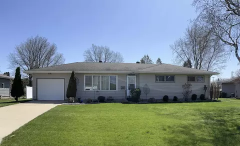 320 Howard St, Sumner, IA 50674 photo 2