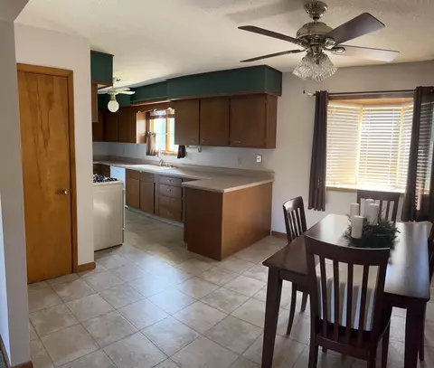 320 Howard St, Sumner, IA 50674 photo 7